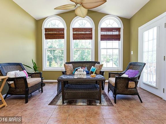 Sunroom w/ Vaulted Ceiling