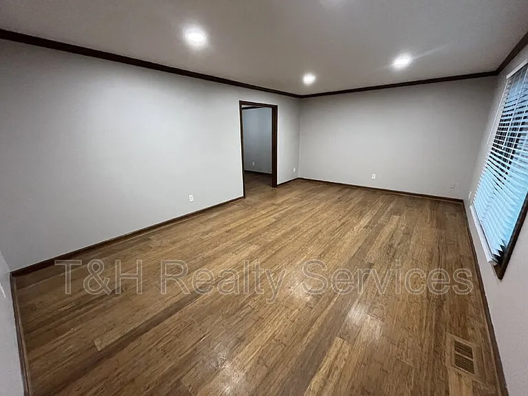 233 Boulder Ct — Photo 6