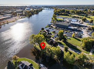 912 Adams Ave, Oshkosh, WI 54902