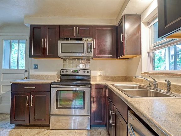5th image of 5208 White Oak Dr
