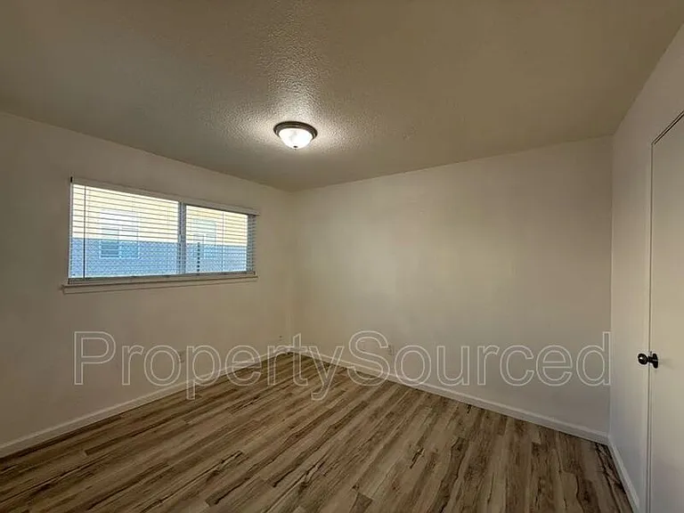 911 H St #1 — Photo 13