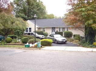 930 Park Dr, Wantagh, NY 11793