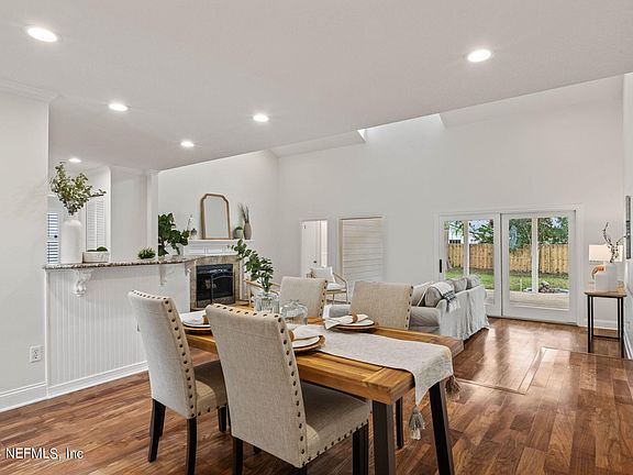 3rd image of 43 JACKSON Avenue