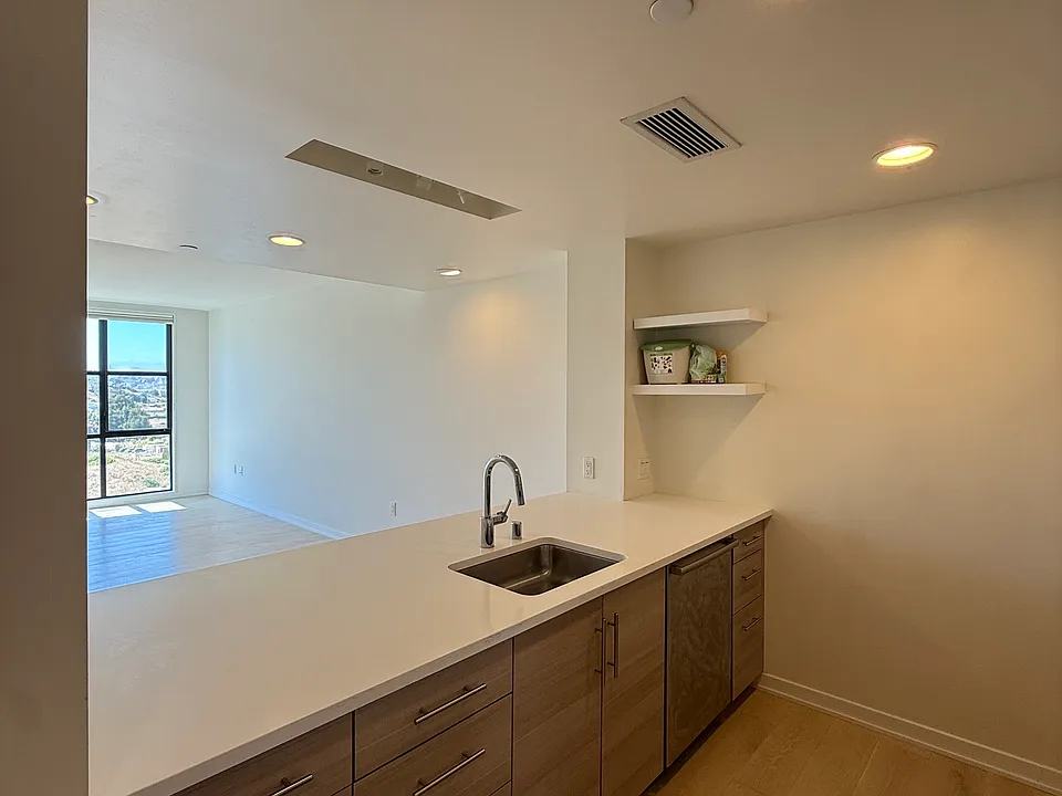 451 Donahue St #411