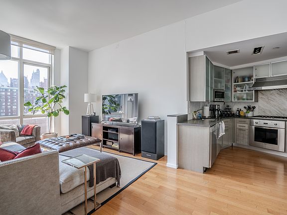 3rd image of 200 Chambers St APT 6G