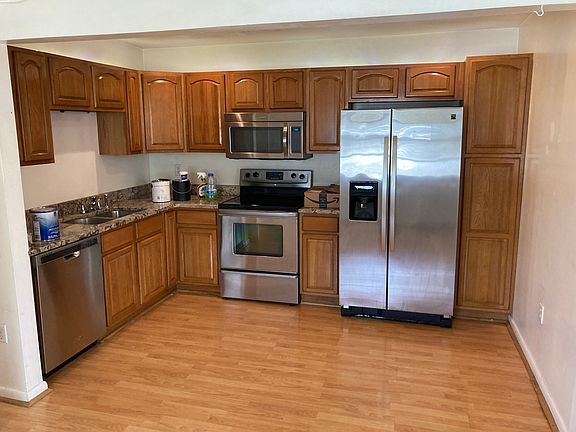 Kitchen - the wood laminate flooring was recently upated to tile