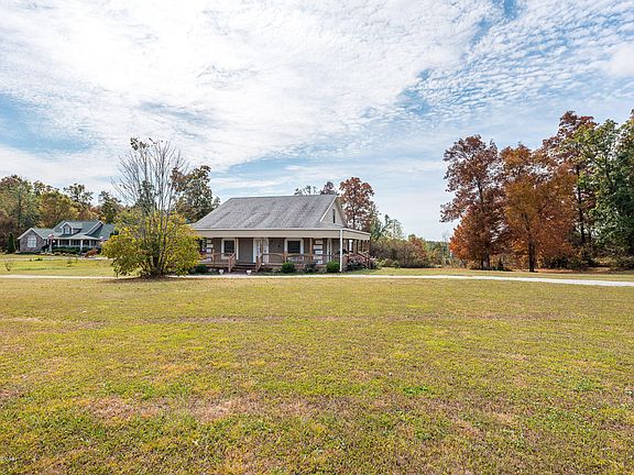 3rd image of 793 Fisher Ln