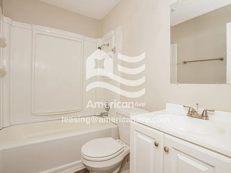 1237600_012_bathroom_13.jpg