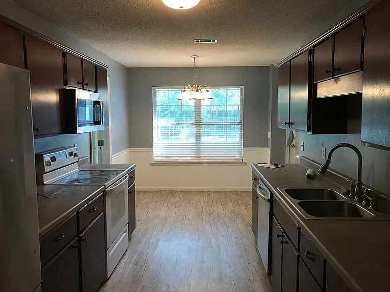 427 Lancaster Loop — Photo 6