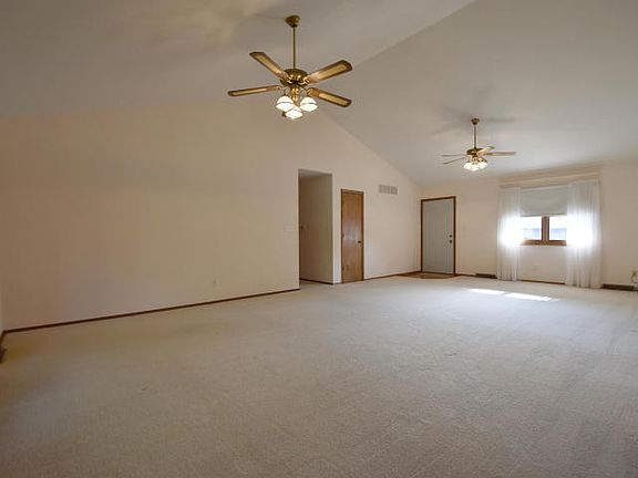 2nd image of 819 Shawn Dr