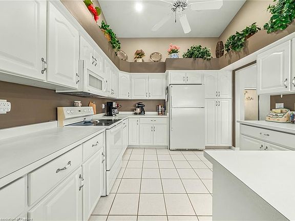 4th image of 3917 Catalina Dr