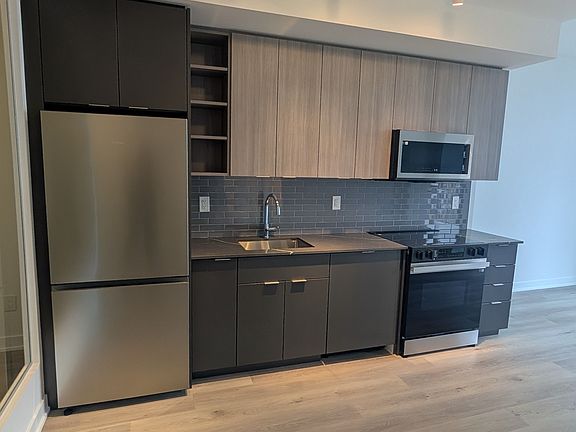 3rd image of 2075 Lakeshore Rd #407