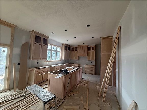 5th image of 15381 W 162nd St