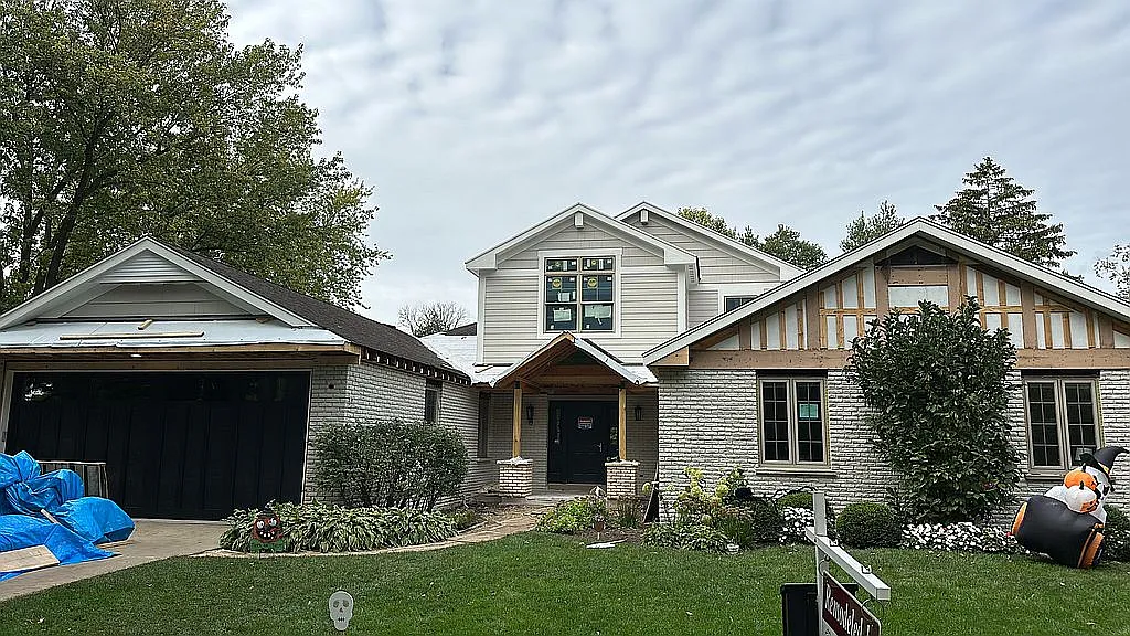 1058 Adelaide Dr photo 1