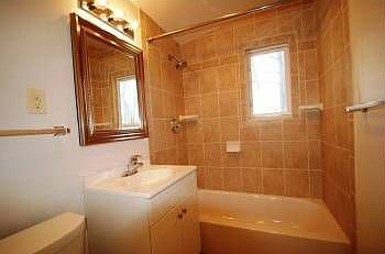4th image of 4019 Javins Dr