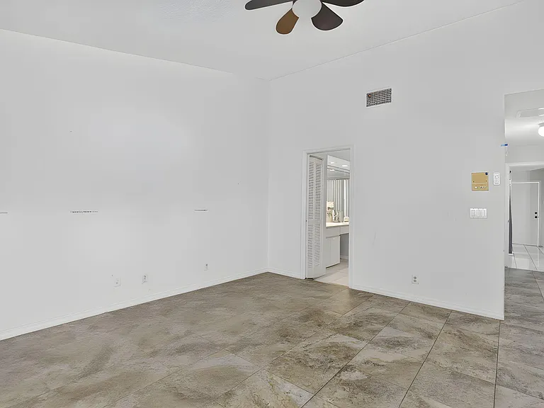 7690 Solimar Cir — Photo 16