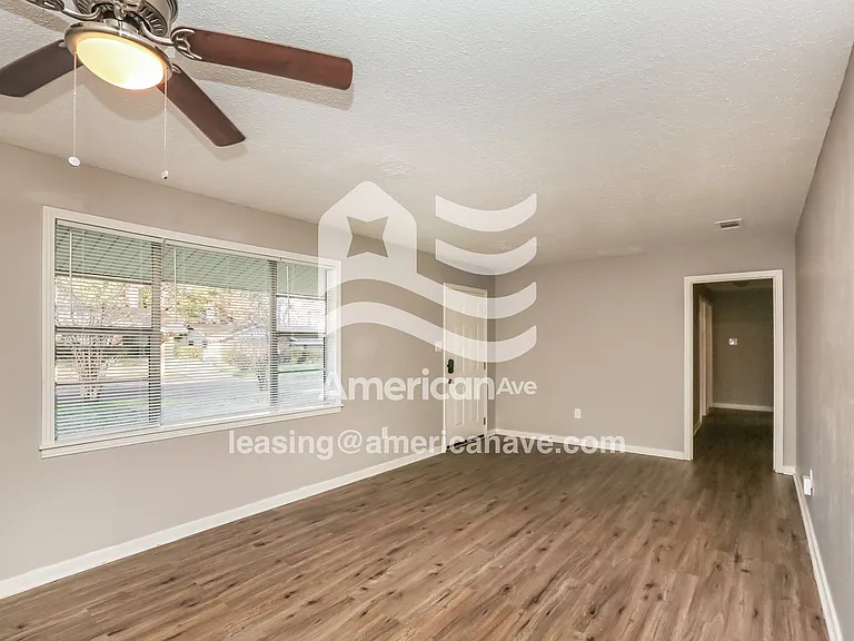 822963_002_wm_-_living_room_13468027.jpg