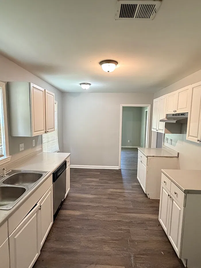 5 bed, 2.0 bath, 1900 sqft, $2,000 — Photo 4
