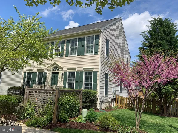 39 Stocks St, Lovettsville, VA 20180