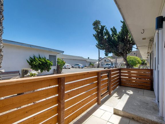5th image of 209 Surfrider Way #18131480