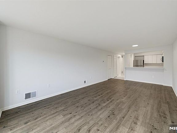 5th image of 503 Hancock Court #503