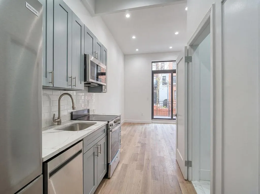 231 East 60th Street — Photo 2