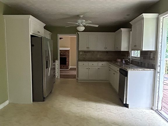 2nd image of 3290 Shaw Rd