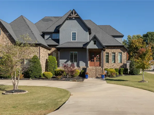 3000 N Chapel View Dr, Fayetteville, AR 72703