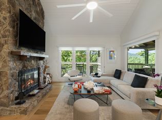 148 Racquet Club Villas Dr #148, Sapphire, NC 28774