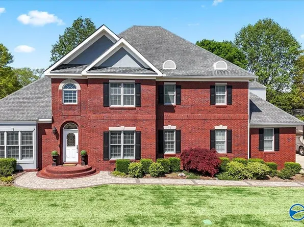 213 Collier Dr, Albertville, AL 35951