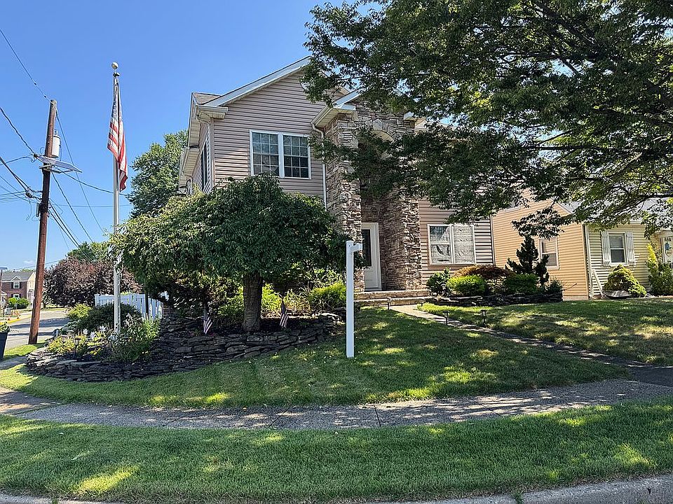 Front of House w/ Grass