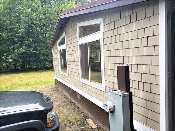 2nd image of 21 NE Courtney Creek Ln