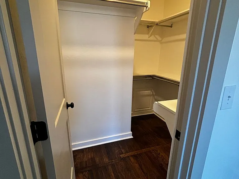 1100 W Wade St — Photo 11