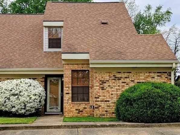 5611 Maple Ln, Newburgh, IN 47630