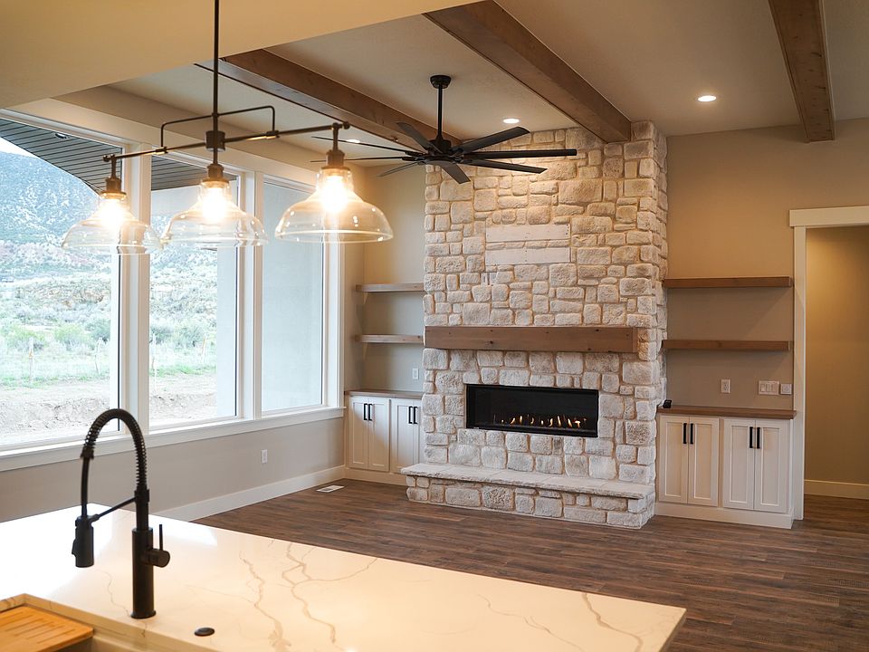 2nd image of 411 E Andrew Dr #201
