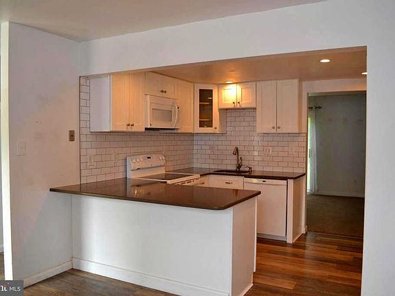 2nd image of 1042 Pendleton Ct