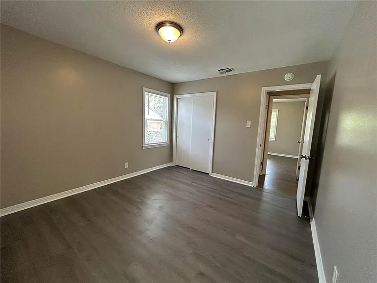 506 Seville Dr — Photo 26