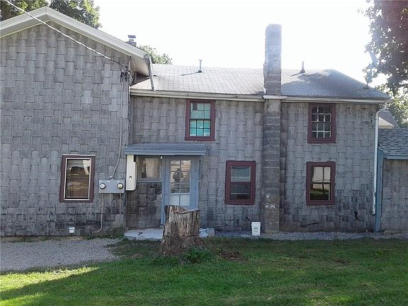3rd image of 17 Pine St