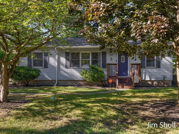 1644 Oak Park Dr, Muskegon, MI 49442
