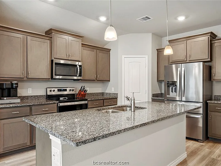 2042 Rock Ridge Ave — Photo 4