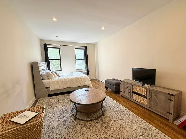 434 E 83rd St #3B — Photo 1