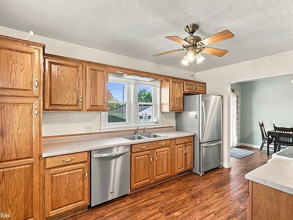 4th image of 215 S Shuffleton St
