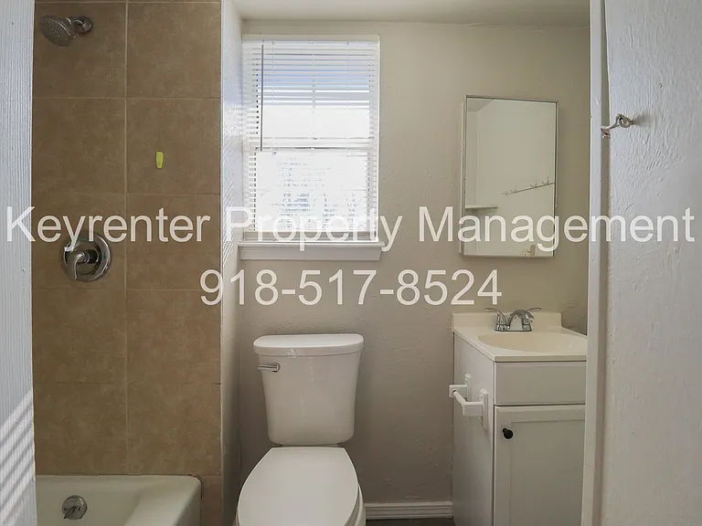 S Maple St Apartments — Photo 10