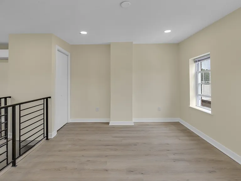 2723 E Huntingdon St #3 — Photo 9