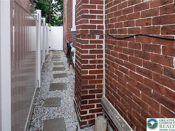 4th image of 111 E Garrison St