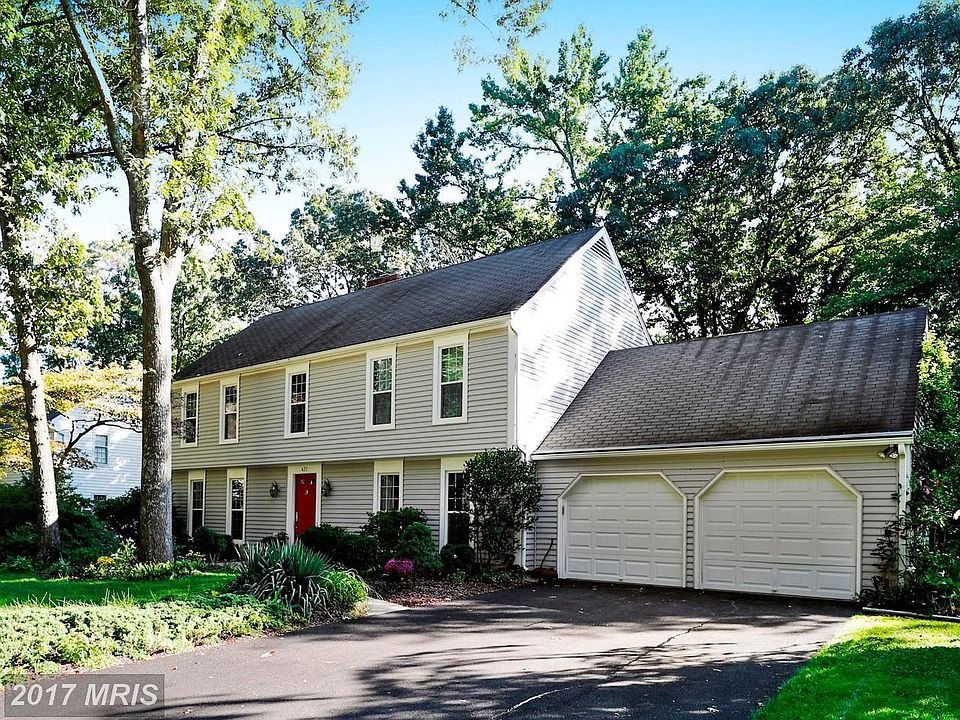 Classic Colonial on outstanding lot!