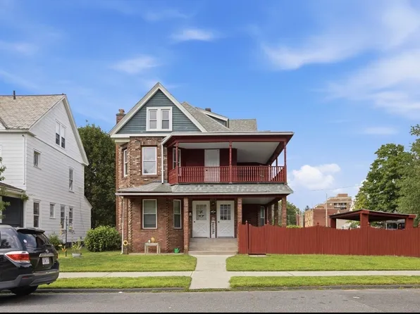 26 Washington Ave, Holyoke, MA 01040