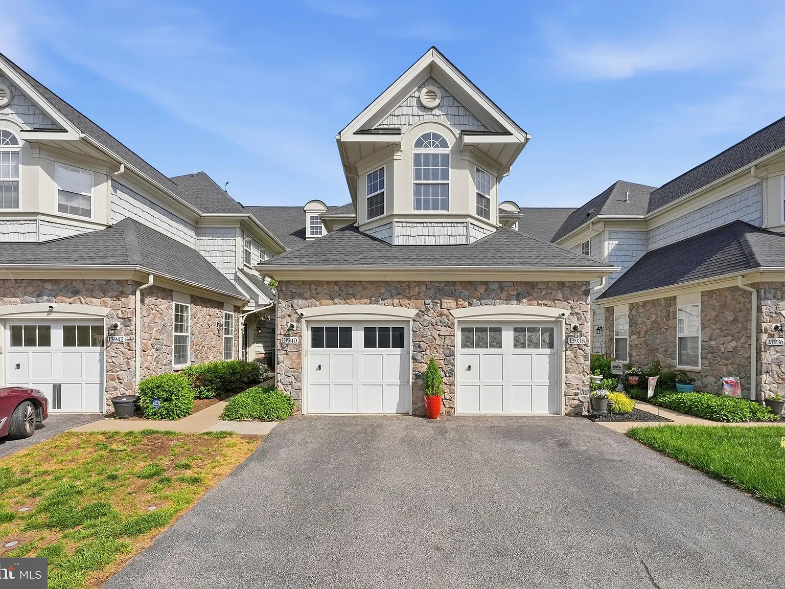 4 bed, 3.0 bath, 2283 sqft, $3,000 — Photo 3
