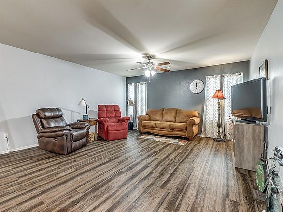 3rd image of 1101 Ironstone Dr