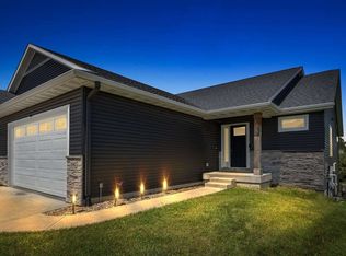 1302 Legend Dr, Tiffin, IA 52340